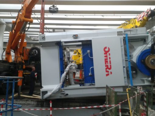 Scarico e posizionamento pressa