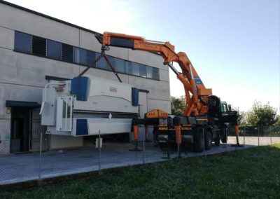 Scarico Gade 30T con autogrù effer200