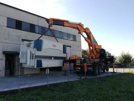 Scarico Gade 30T con autogrù effer200